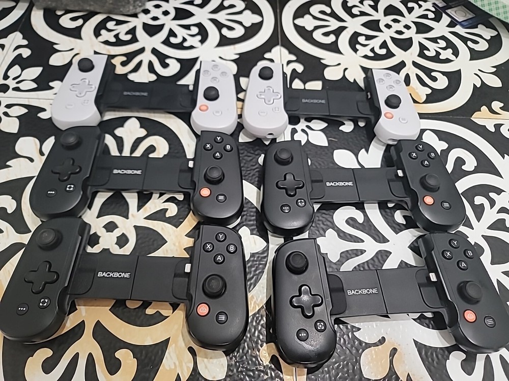 Backbone One Mobile Controller for iPhone – LOT OF 6 – AS IS