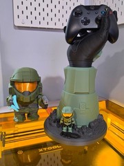 Halo- Master Chief SPARTAN-Ps4/Ps5/ Xbox/Headset Remote Controller Holder Stand