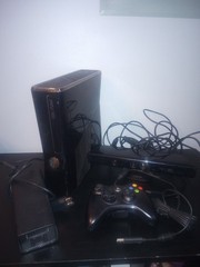 Microsoft Xbox 360 Console 1439 Kinect Sensor 1414 Controller Bundle