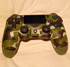 Sony DualShock 4 Wireless Controller Touchpad/Speaker Green Camo for PS4
