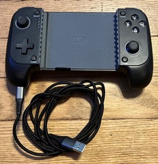 MC100 Mobile Game Stretch Controller for iPhone/Android Wireless Black