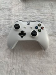 Microsoft Xbox One Wireless Controller Model 1708 White OEM Btty Cover Missing
