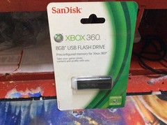 SanDisk Xbox 360 8GB USB 2.0 Flash Drive Brand New.