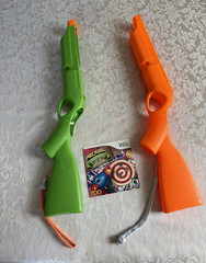 Nintendo Wii Arcade Shooting Gallery Game + 2 20” Blaster Gun Controllers Green