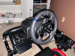 Logitech G29 Driving race and 3 months old and all parts are smooth