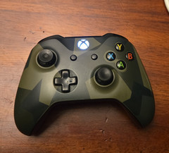 Microsoft Xbox One Wireless Controller Model 1708 (MPN 1708) Green/Black Camo