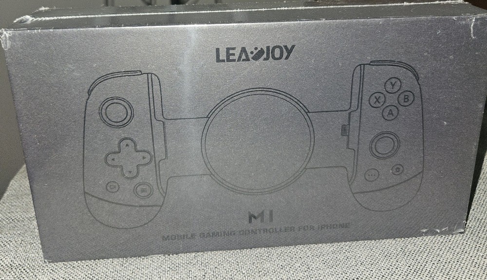 LeadJoy M1 Wireless Mobile Controller for iPhone iOS Pass-Through Charging Black