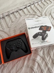SteelSeries Nimbus+ Wireless Controller Black Rechargeable for iPhone iPad Mac