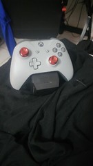 Xbox One wireless controller with custom metalic thumb pads