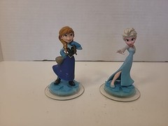 Disney Infinity Elsa and Anna Frozen Disney Infinity 1.0 Figures – Lot of 2
