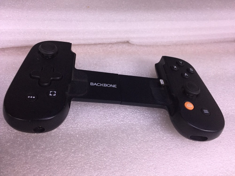 New Backbone One Mobile Gaming Controller for iPhone Black BB-02-B-R